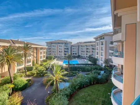 Le Cesarée – Apt 2 pièces Fréjus, terrasse vue piscine : photo 18