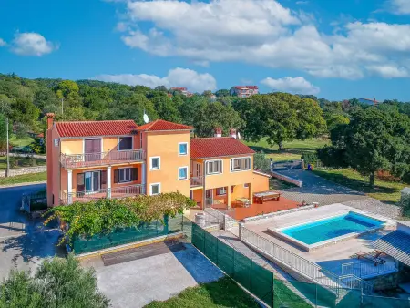 Ulika : maison 3 étages, piscine privée, 13 personnes : photo 3