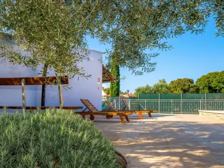 Ulika : maison 3 étages, piscine privée, 13 personnes : photo 17