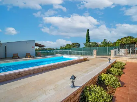 Ulika : maison 3 étages, piscine privée, 13 personnes : photo 19