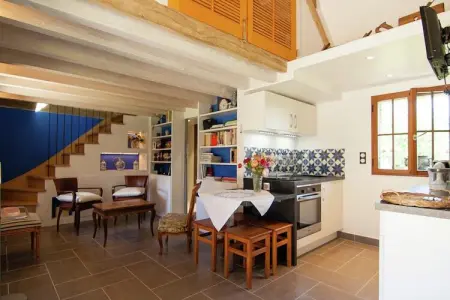 La Bergerie, Chalet dans un pittoresque village médiéval - Photo 2
