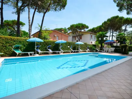 Appartement Elisabeth – piscine et plage à 900 m, Lignano Pineta : photo 2