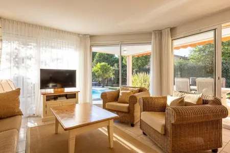 Acacia 6 with pool, Villa en France avec piscine chauffée - Photo 4
