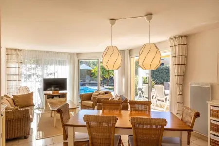 Acacia 6 with pool, Villa en France avec piscine chauffée - Photo 6