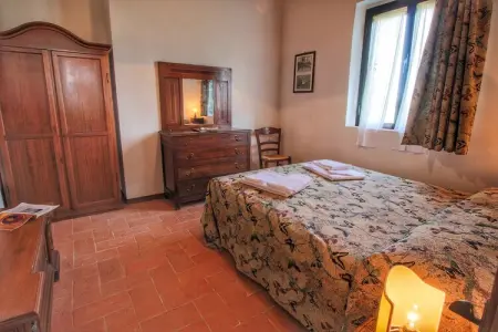 Gîte Arbia : ferme 8 pers, piscine et jardin en Toscane : photo 18