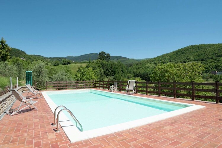 Villa Stia – 6 chambres, piscine chauffée et vue sur la vallée - Photo 3