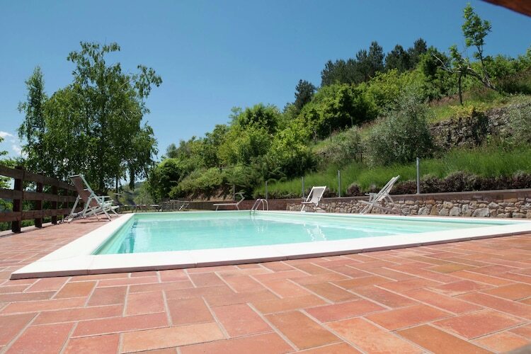 Villa Stia – 6 chambres, piscine chauffée et vue sur la vallée - Photo 10