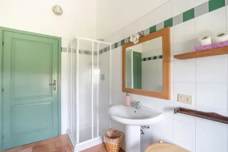 Il Bosco, Appartement attrayant à Collesalvetti avec jardin - Photo 9