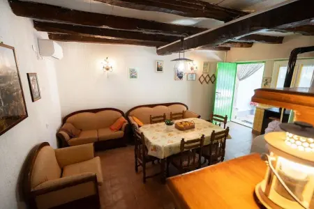 Vieille maison de vacances à Peresiji avec piscine - Photo 2