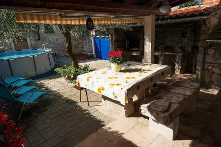 Vieille maison de vacances à Peresiji avec piscine - Photo 4