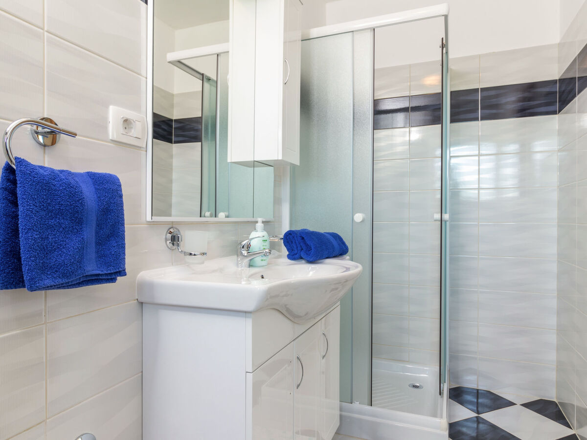 Antoni – Maison 6 pers. avec piscine privée à Pićan - Photo 16