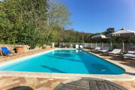 Location maison à Sassetta, Retraite avec piscine et spa à flanc de colline