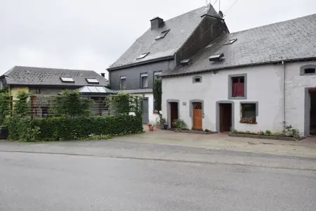 Marfontaine, maison de ferme avec billard à Massul