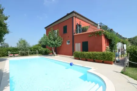 Location appartement à Passano di Coriano, Séjour au bord de la piscine à Saint-Marin