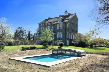 Location maison à Forrieres, Magnifique manoir dans un parc près de Rochefort