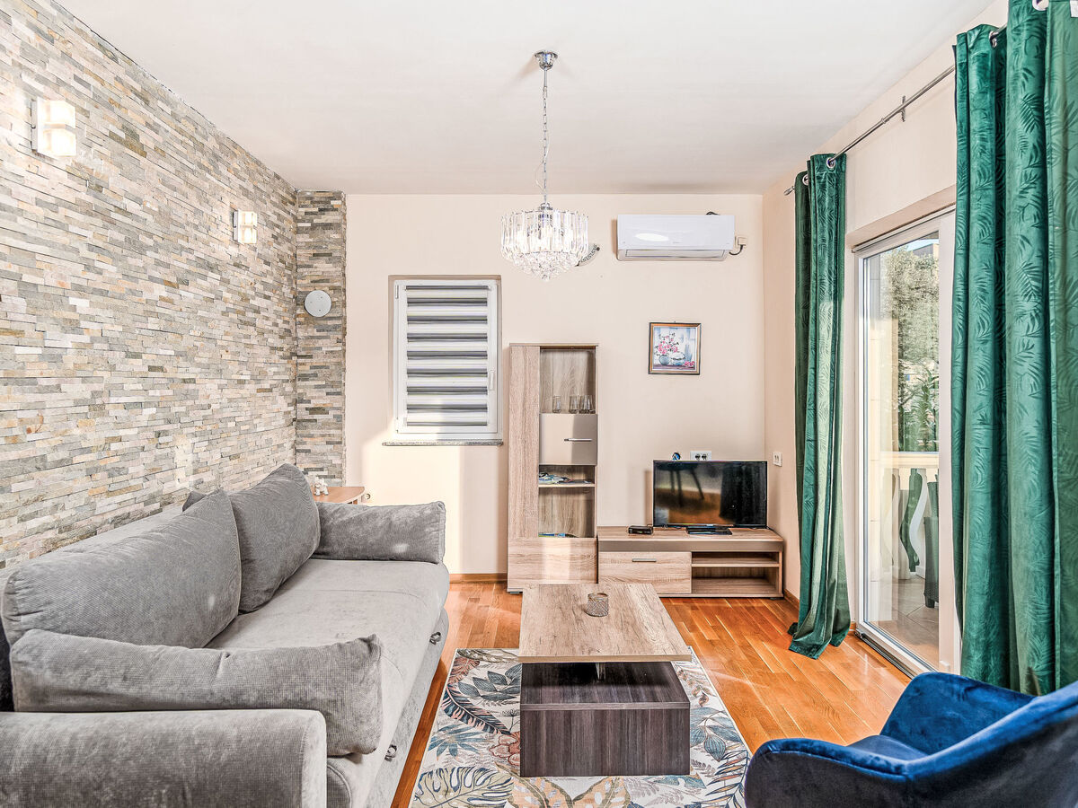 Maison Danijel à Zadar : piscine privée et terrasse - Photo 9