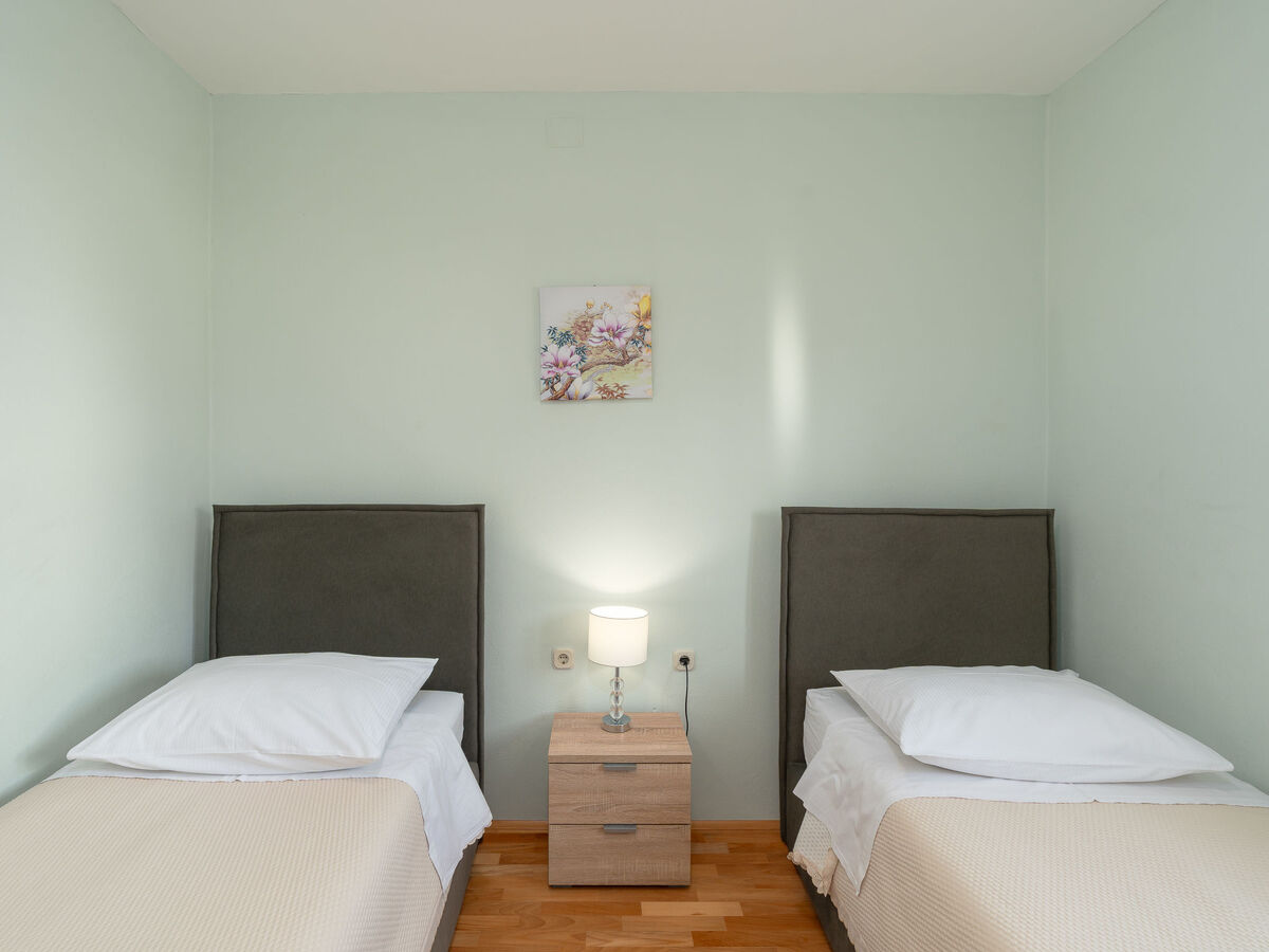 Maison Danijel à Zadar : piscine privée et terrasse - Photo 17