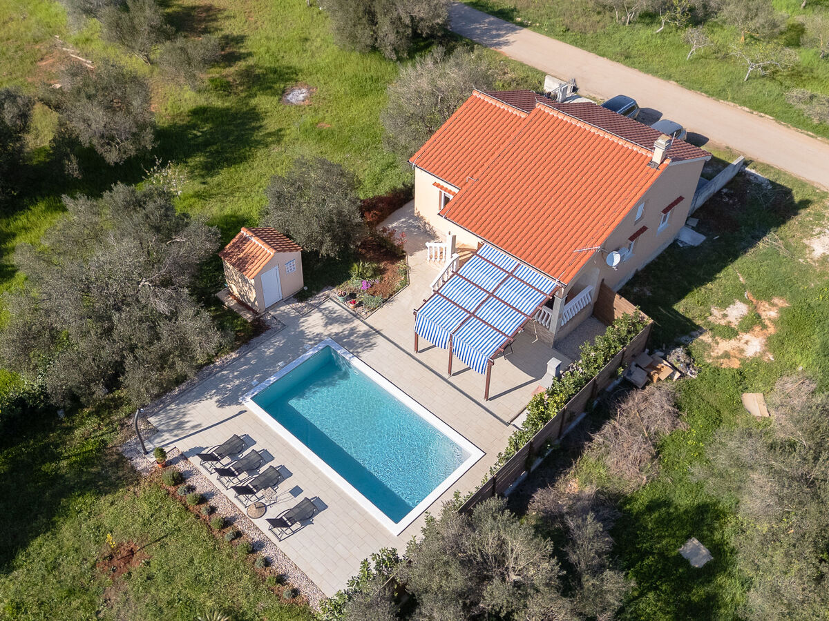 Maison Danijel à Zadar : piscine privée et terrasse - Photo 28