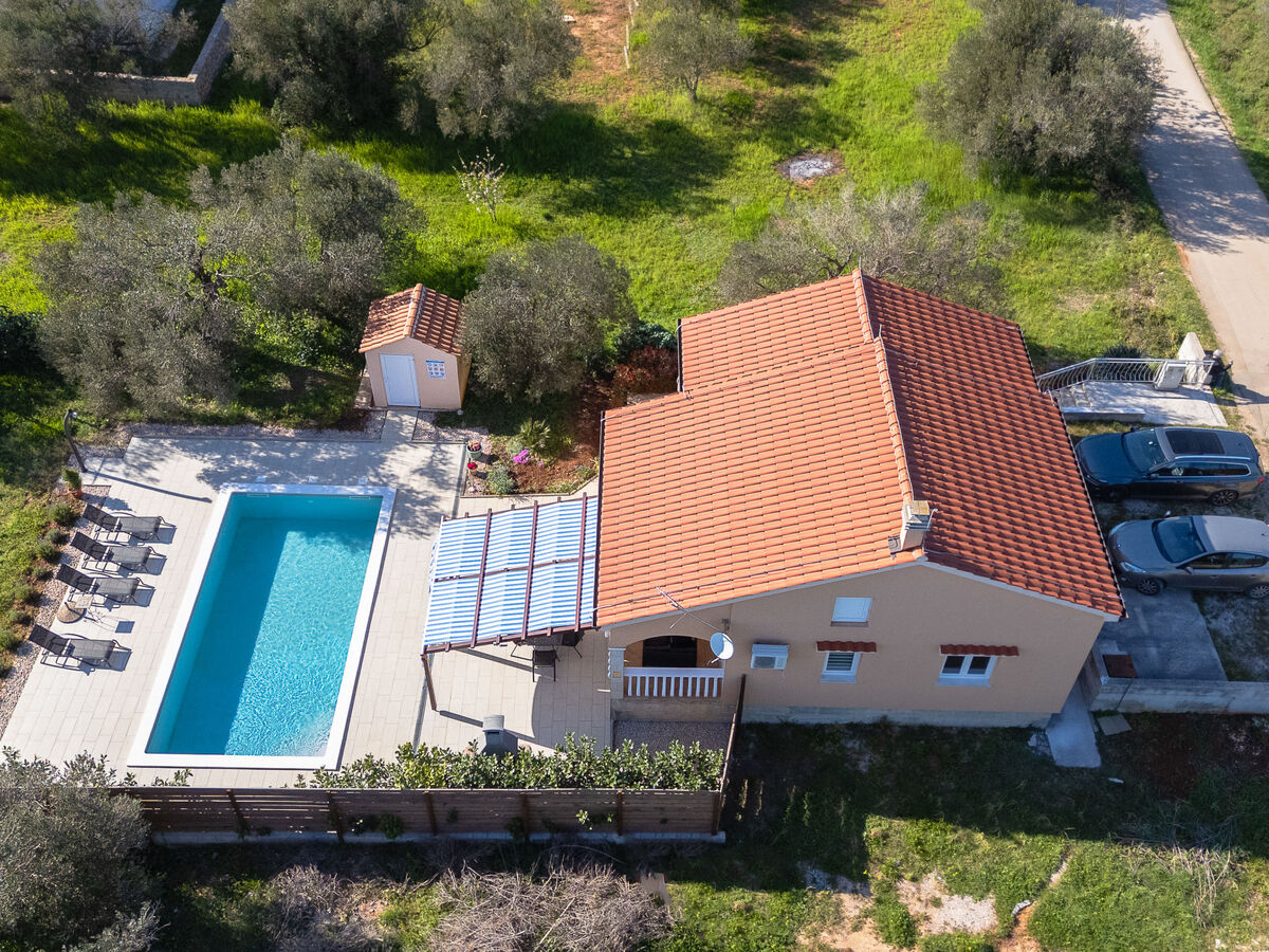 Maison Danijel à Zadar : piscine privée et terrasse - Photo 30