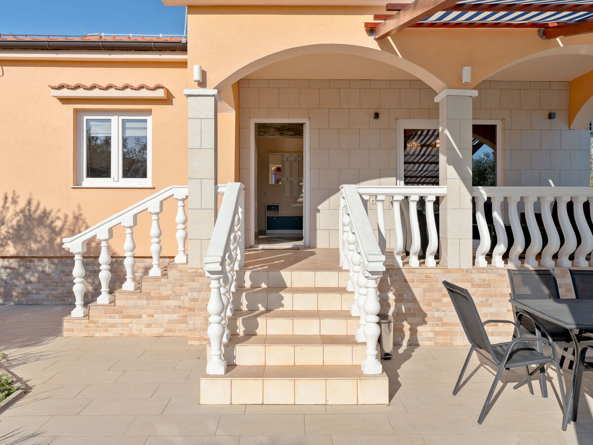 Maison Danijel à Zadar : piscine privée et terrasse - Photo 31