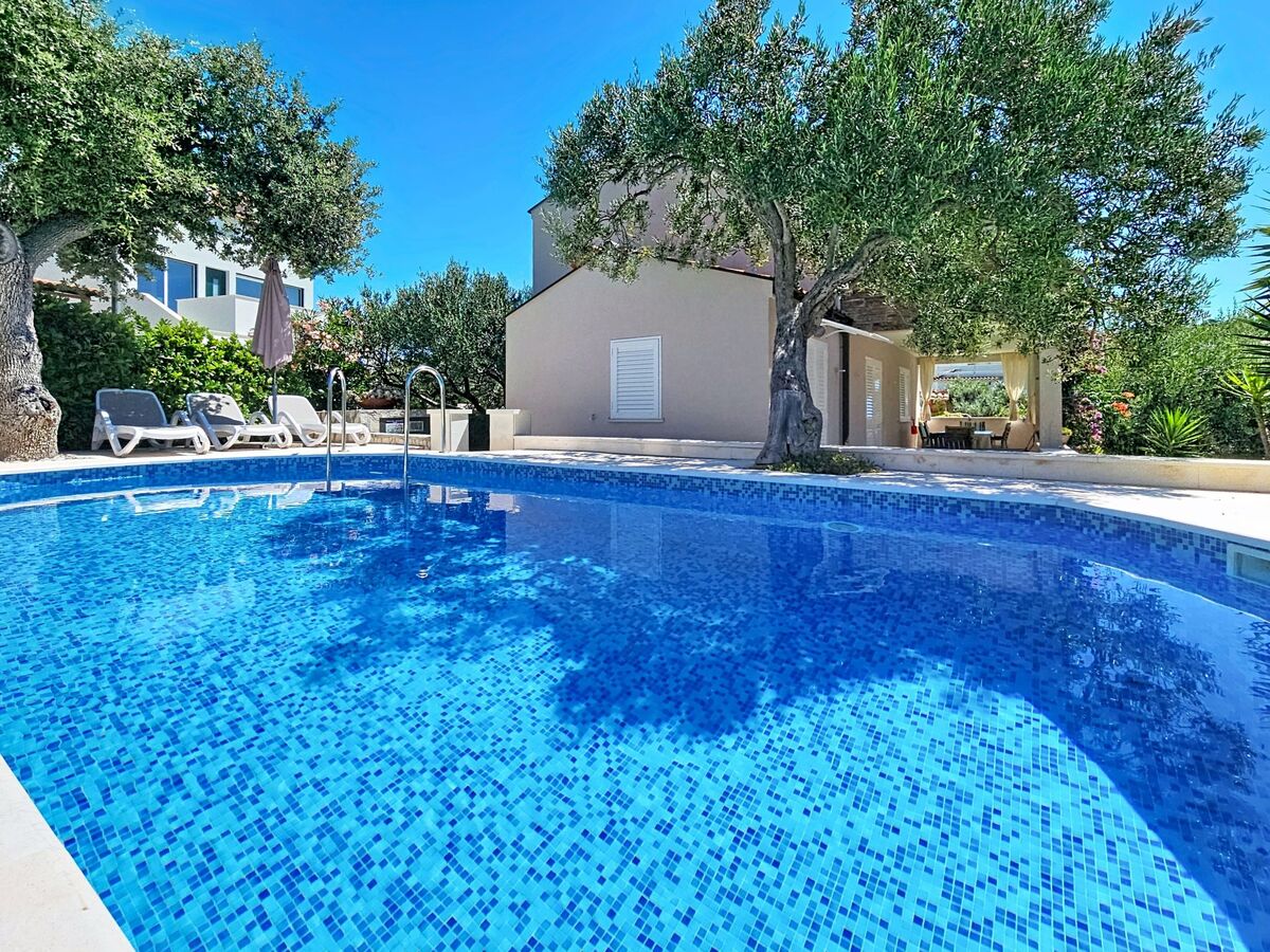 Maison Vinka avec piscine privée à 100 m de la mer - Photo 1