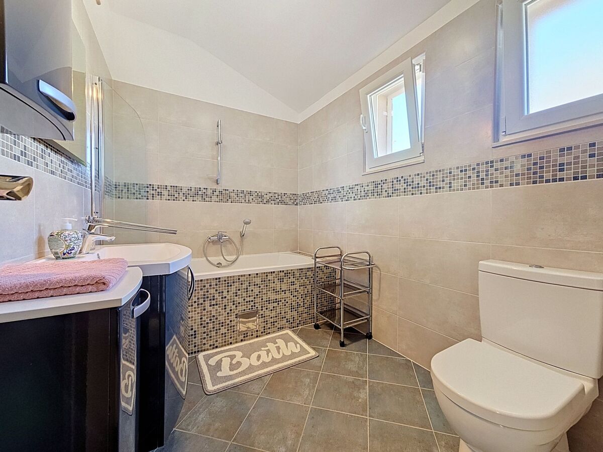 Maison Vinka avec piscine privée à 100 m de la mer - Photo 24