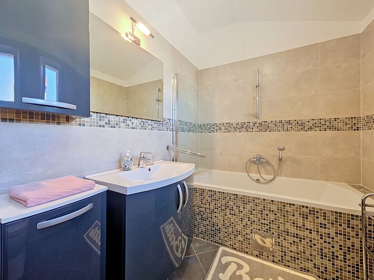 Maison Vinka avec piscine privée à 100 m de la mer - Photo 25