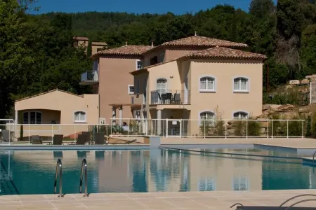 Location appartement à Callian, Villa à Callian avec piscine privée