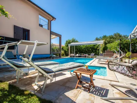 Maison Slava i Oksana, 5 chambres face à la piscine : photo 2