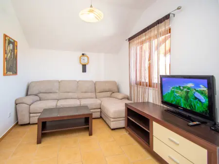 Maison Slava i Oksana, 5 chambres face à la piscine : photo 9