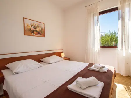 Maison Slava i Oksana, 5 chambres face à la piscine : photo 10