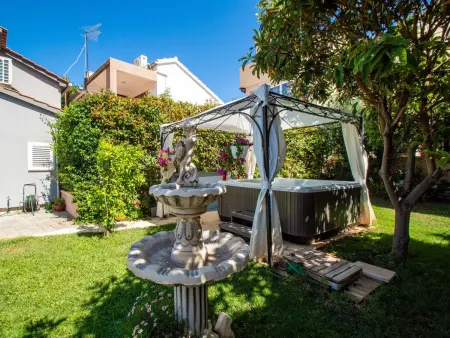 Maison Slava i Oksana, 5 chambres face à la piscine : photo 18