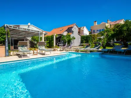 Maison Slava i Oksana, 5 chambres face à la piscine : photo 21
