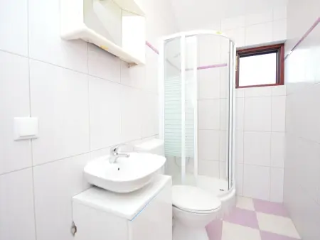 Maison Slava i Oksana, 5 chambres face à la piscine : photo 28
