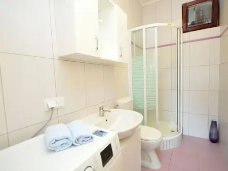 Maison Slava i Oksana, 5 chambres face à la piscine : photo 29