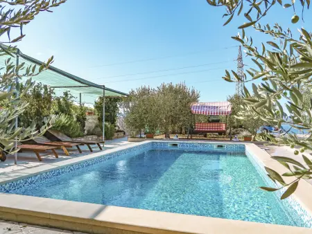 Maison Lucije avec piscine privée à Brač : photo 2