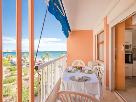 Appartement Le Méditerranée - Vue mer à 40 m de la plage : photo 11