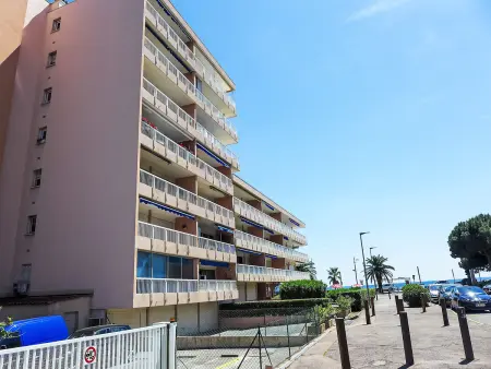 Appartement Le Méditerranée - Vue mer à 40 m de la plage : photo 15