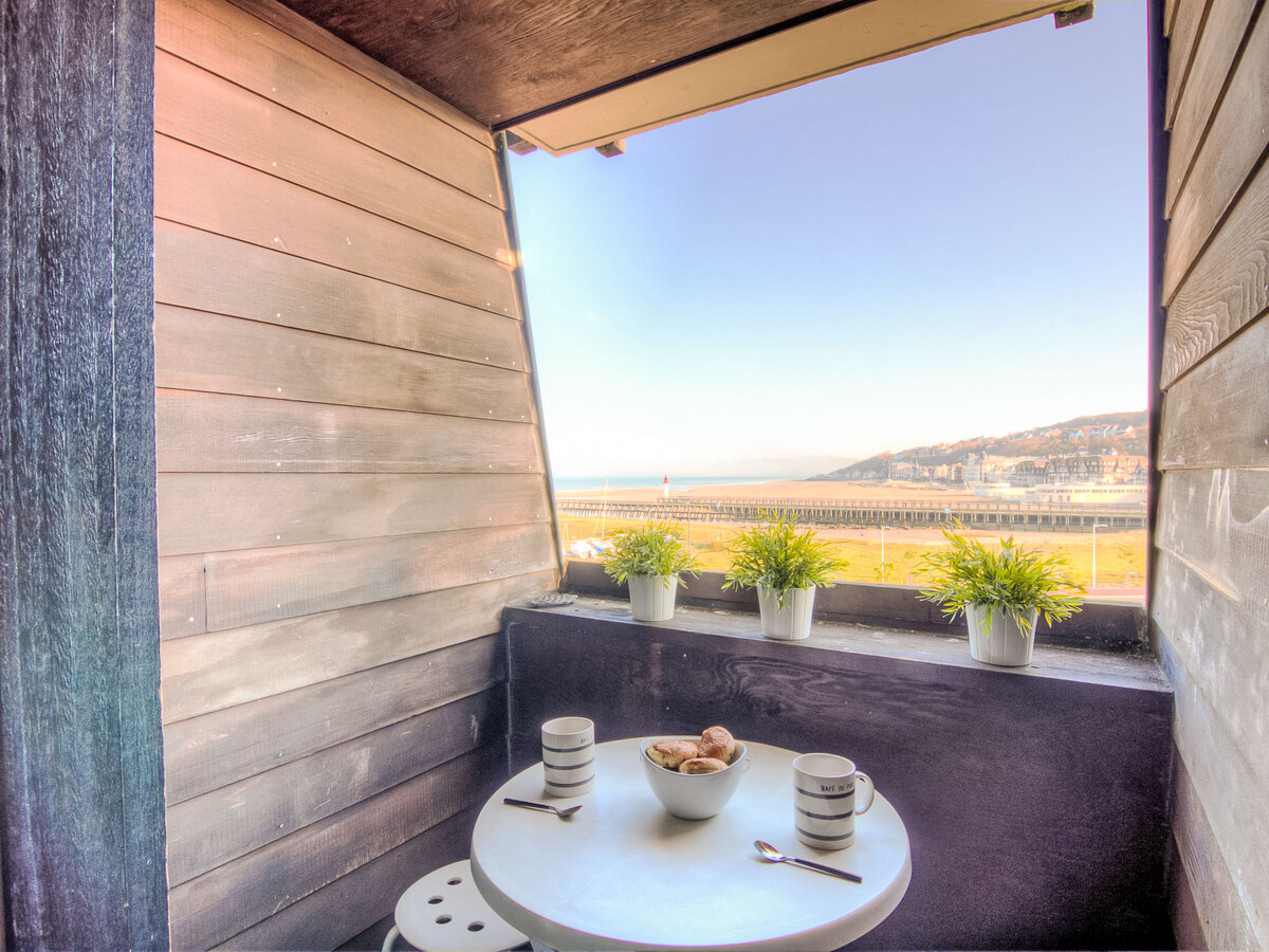 Studio vue mer au 5e étage, résidence Les Marinas – Deauville - Photo 1