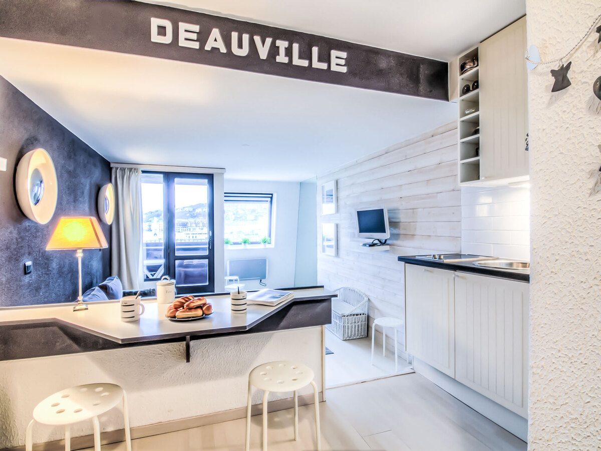 Studio vue mer au 5e étage, résidence Les Marinas – Deauville - Photo 3