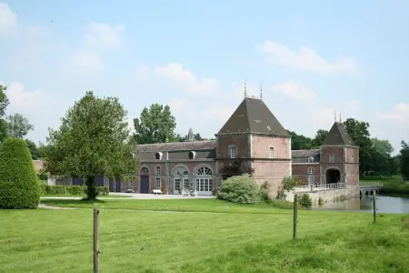 Château Sur les Douves, 5 chambres avec lacs et forêt