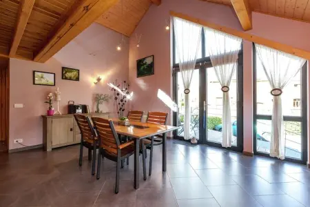 Maison 2 chambres avec bain à remous à La Roche-en-Ardenne : photo 8