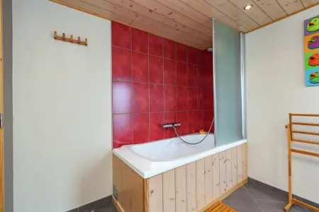 Maison 2 chambres avec bain à remous à La Roche-en-Ardenne : photo 18