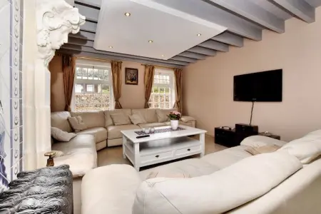 Villa Belle Vue - Piscine intérieure et sauna aux Ardennes : photo 16