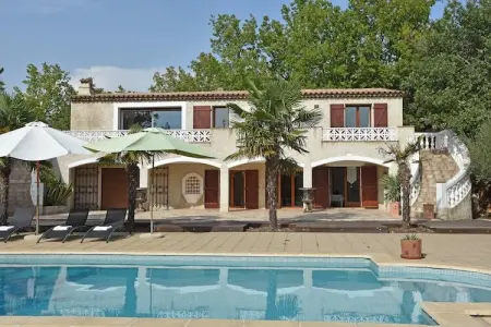 Location villa à Saint Paul En Foret, Villa à Saint-Paul avec Piscine Privée