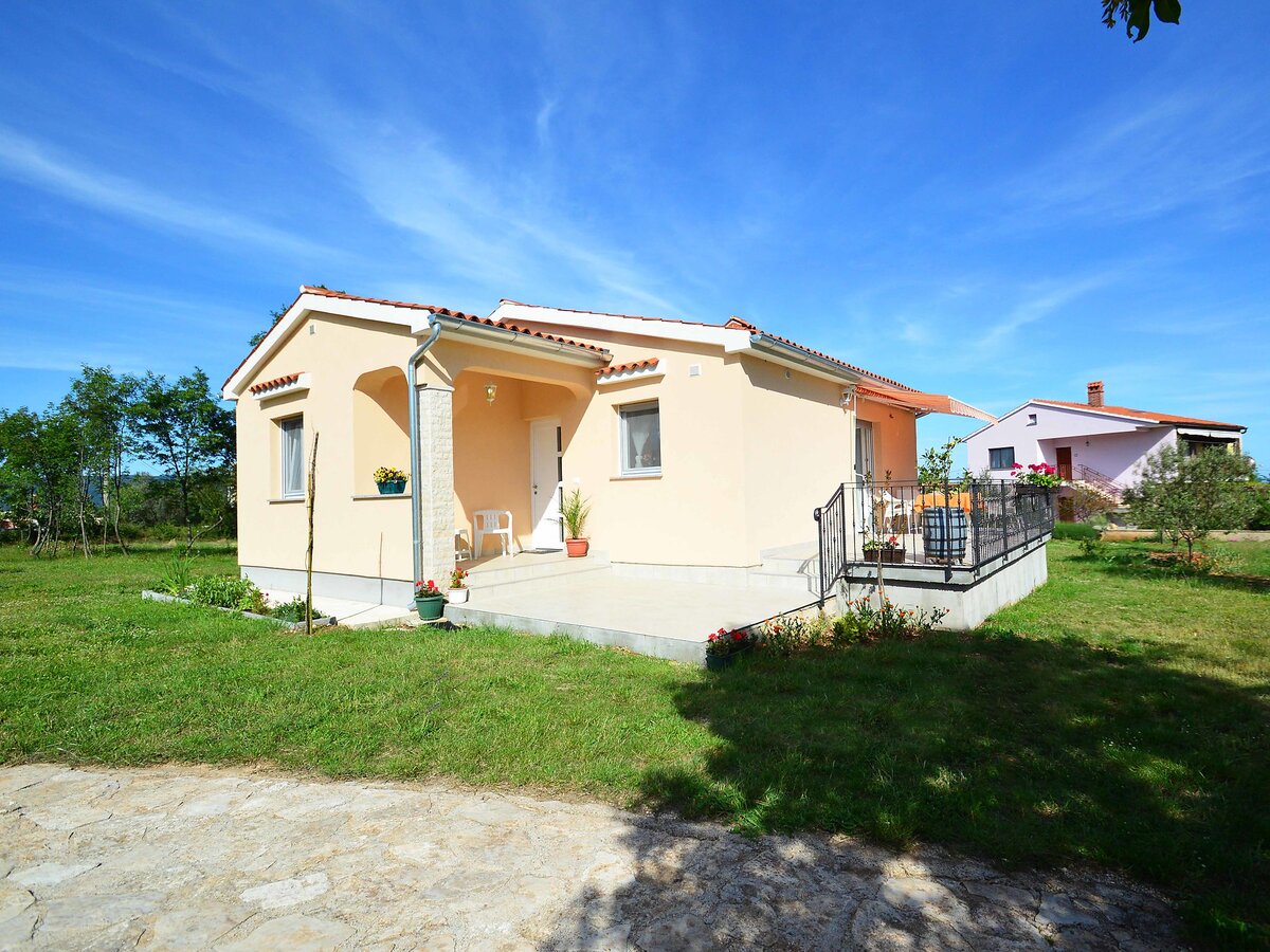 Maison Lory à Rakalj, 2 km de la mer - Photo 1