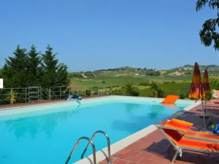 Appartement 120 m² à Città Sant'Angelo, grand terrain et piscine : photo 2