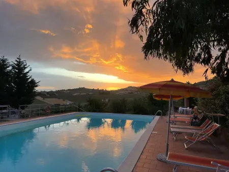 Appartement 120 m² à Città Sant'Angelo, grand terrain et piscine : photo 3