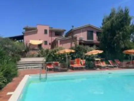 Appartement 120 m² à Città Sant'Angelo, grand terrain et piscine : photo 17