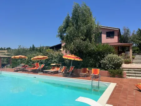 Appartement 120 m² à Città Sant'Angelo, grand terrain et piscine : photo 19